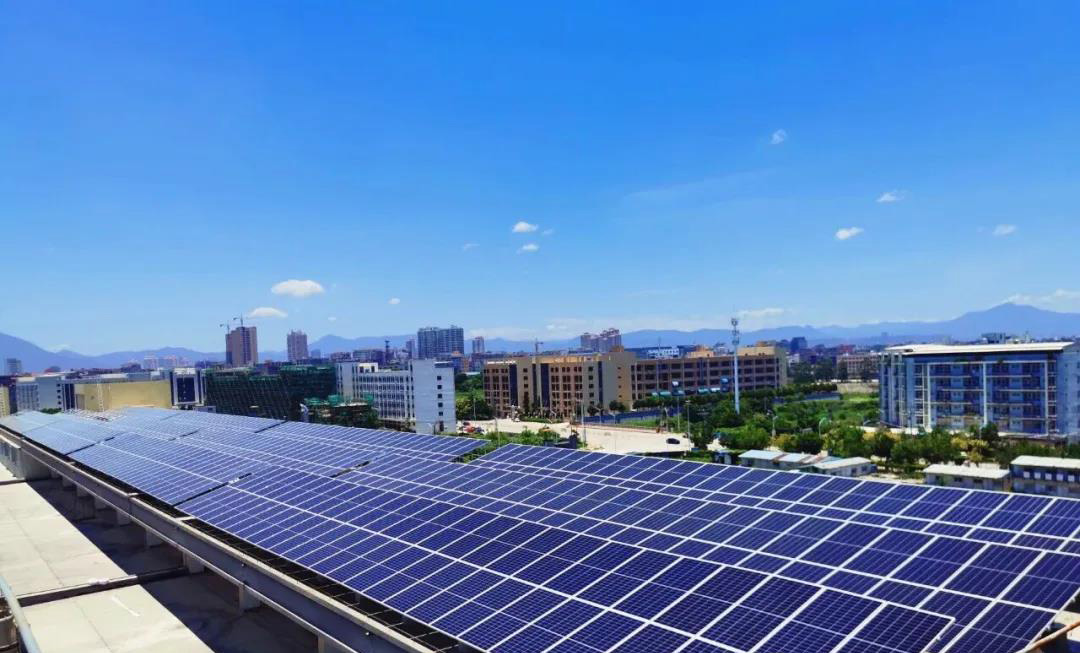 走綠色、生態(tài)、高效的發(fā)展通道——百合鞋業(yè)引進(jìn)光伏發(fā)…